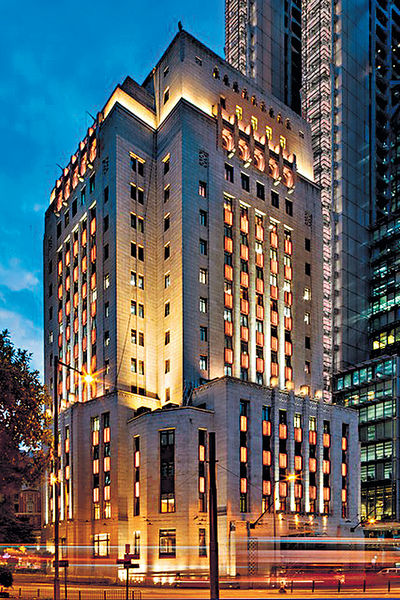 中銀百周年換新裝 「鐵樹銀花」閃爆登場