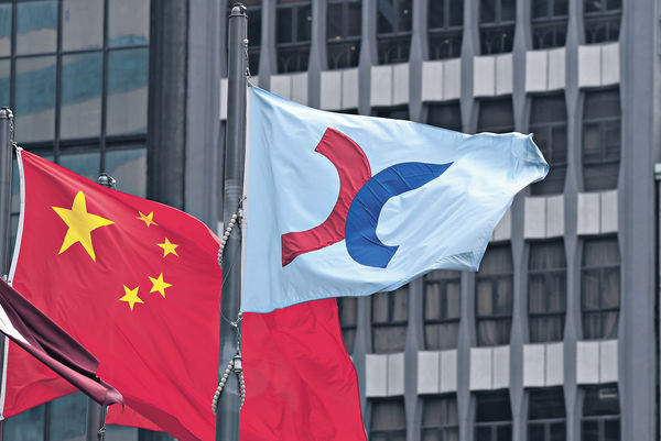 資金力托中資金融股 港股反覆尋頂
