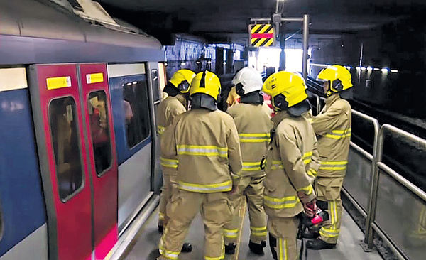 東鐵列車冒煙 600乘客疏散