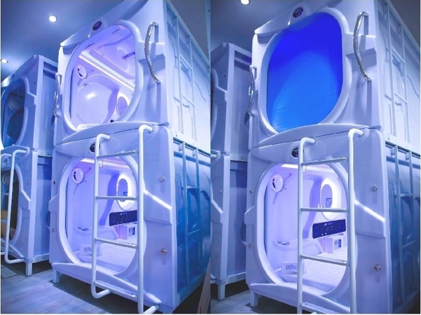 太空舱设计十分摩登,看起来像太空船一样.