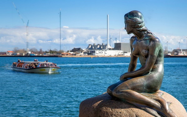 丹麦标志性建筑美人鱼图片