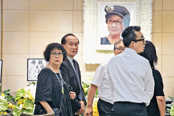 歐陽佩珊設靈 郭鋒淚別愛妻