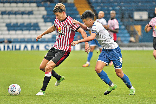 英聯杯鬥黑貓 戴偉浚勢正選