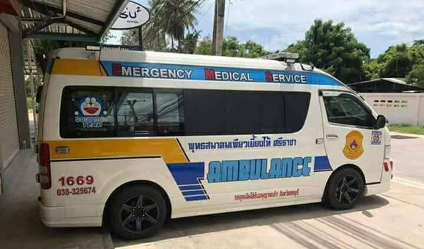 泰国多啦 a 梦救护车 安抚伤者心灵