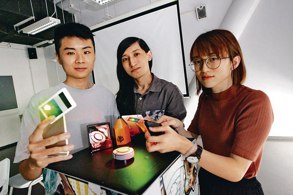 手機燈推動 奪英設計獎 感光氣墊球隨時玩