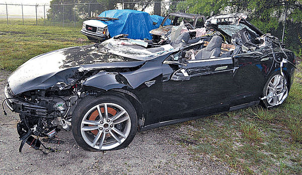 Tesla致命車禍調查 自駕系統須改善