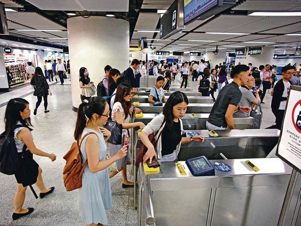 國慶日及翌日 成人可用小童價搭港鐵