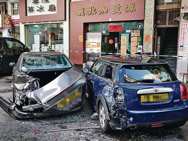 密斗貨車失控 連掃路邊13車