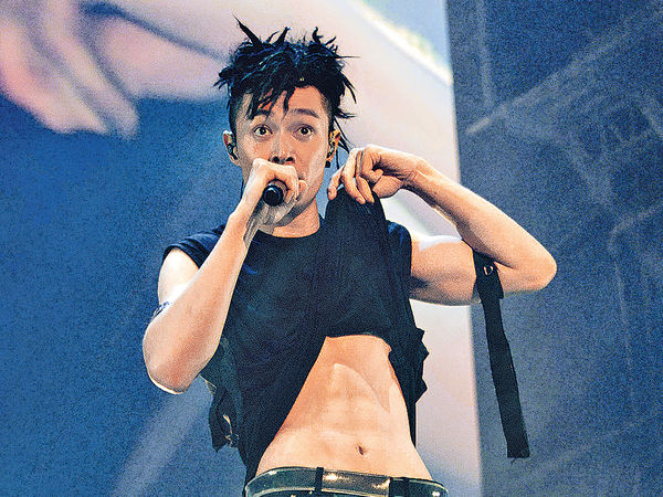 周柏豪Show腹肌會廣州歌迷