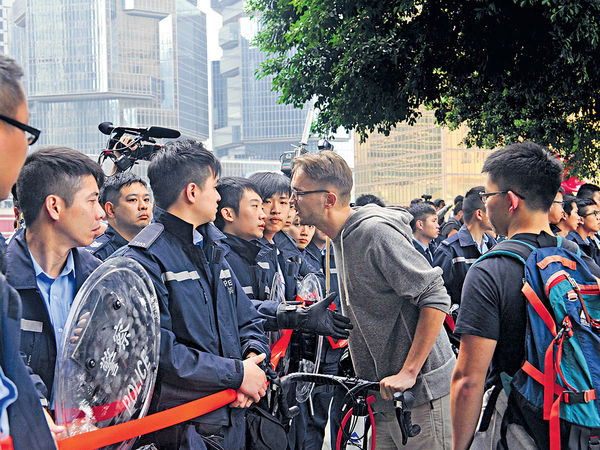 香港是否受威權管治？