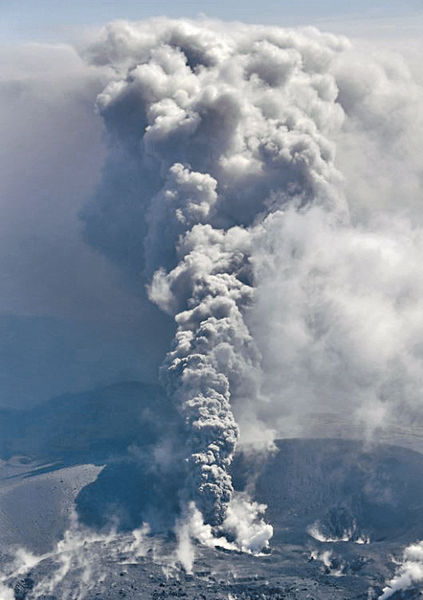 ​九州新燃岳火山 6年後再噴發
