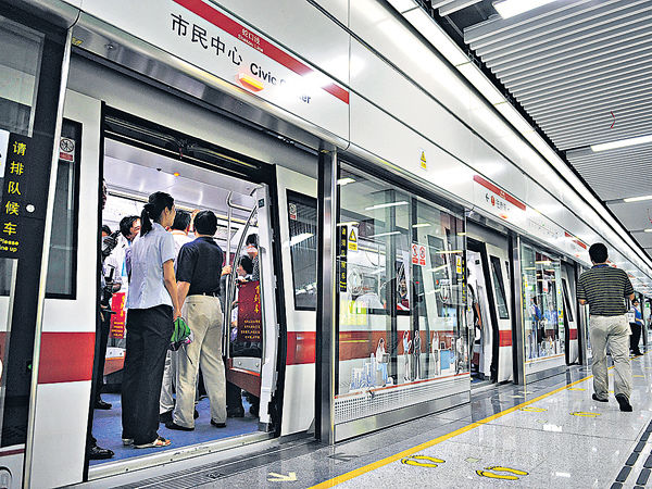 萬聖夜加班服務 深圳地鐵︰注意裝束