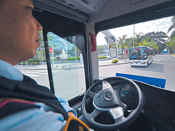全程1.2公里 深圳試行無人駕駛巴士