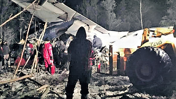 加拿大客機墜毀 25人全生還