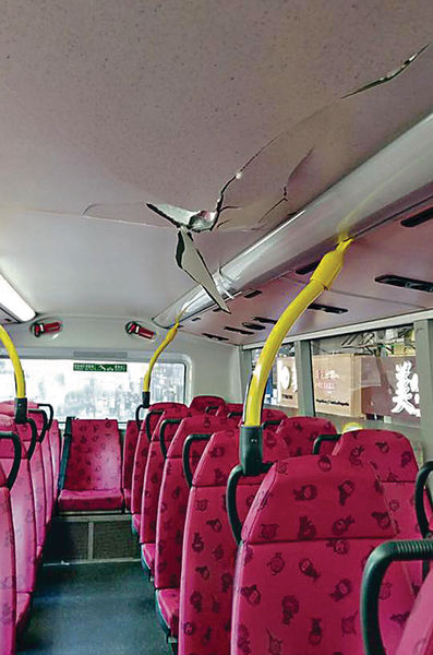 彌敦道石屎飛墮 毀車傷人