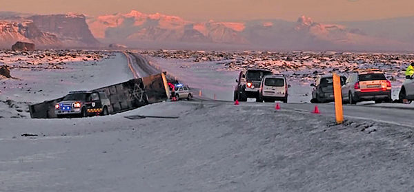 冰島旅遊巴翻側 中國學生逾10死傷