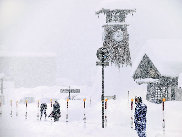 日本中部大雪14死傷