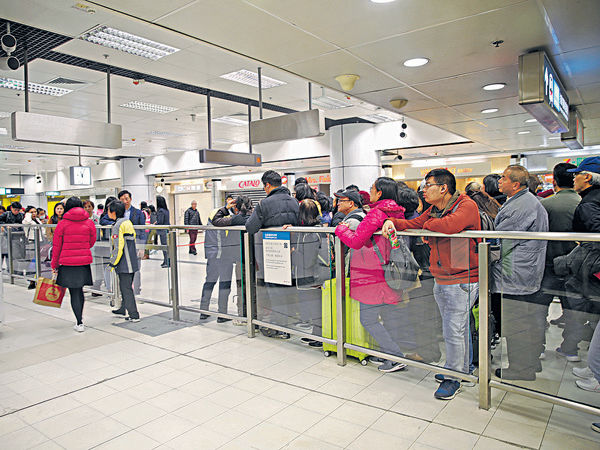 東鐵月中癱瘓 陳帆稱港鐵已盡力減影響