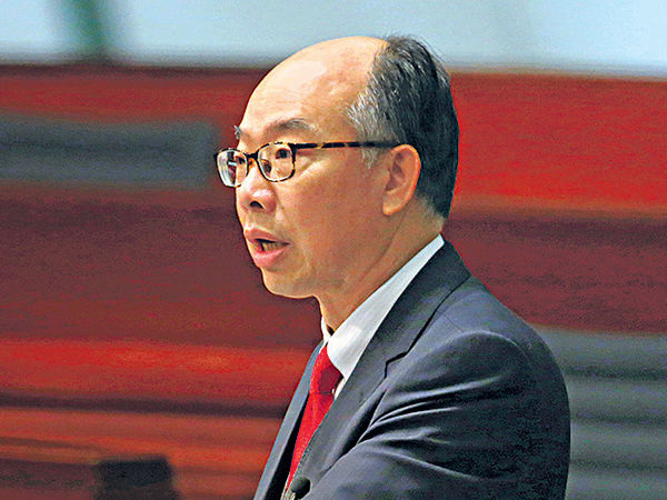 一地兩檢完成二讀 泛民建制爭做主席