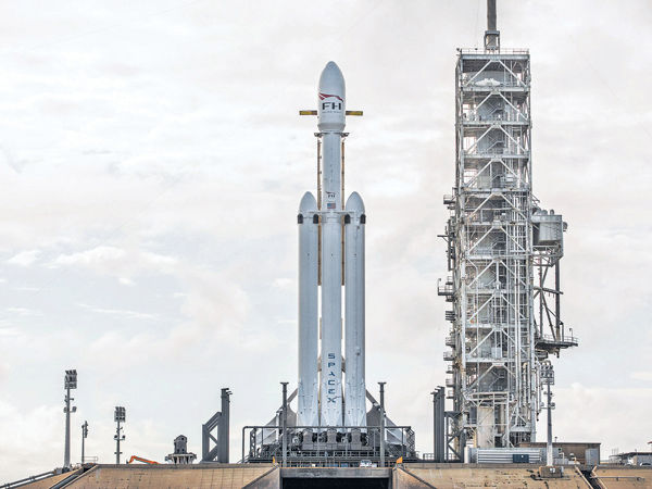 SpaceX最強火箭下周升空 爆炸風險大