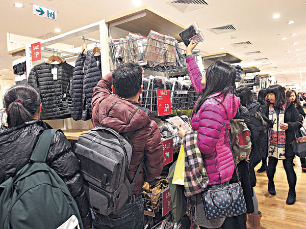 冷風勁吹 禦寒產品賣斷市