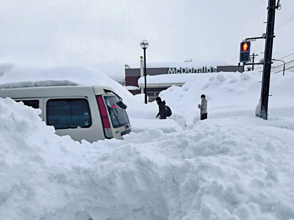 暴風雪襲日本西岸 1死27傷