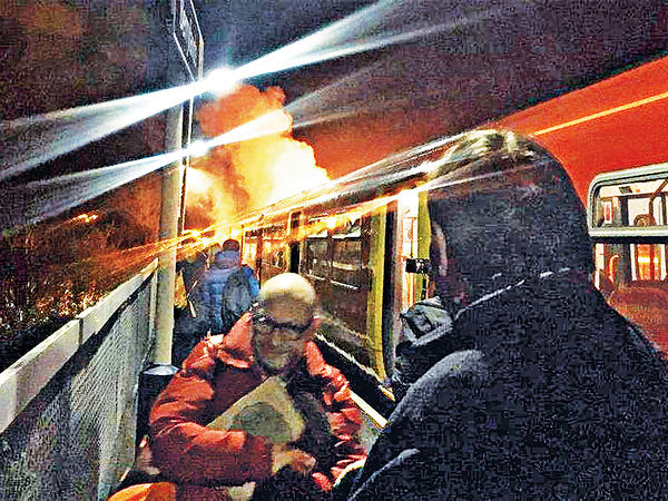 倫敦火車起火 數百乘客逃生無傷亡