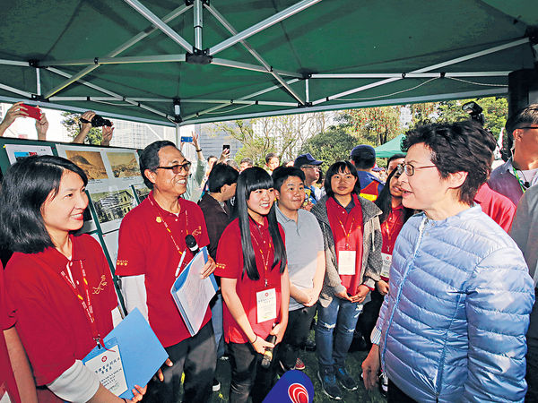 禮賓府開放日 市民讚林鄭親民