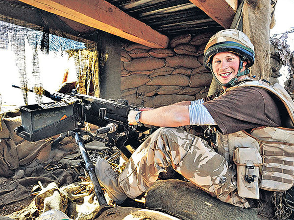 新書揭哈里當兵 「差幾吋」被地雷炸死