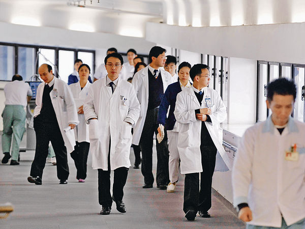 學者撑引入海外醫生