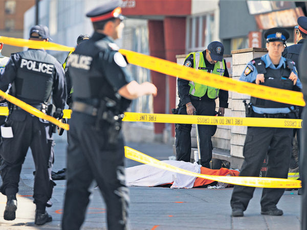 多倫多貨車蓄意撞途人 10死15傷 包括華人