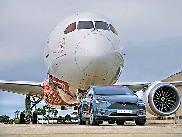 Tesla拖行130公噸客機 創紀錄