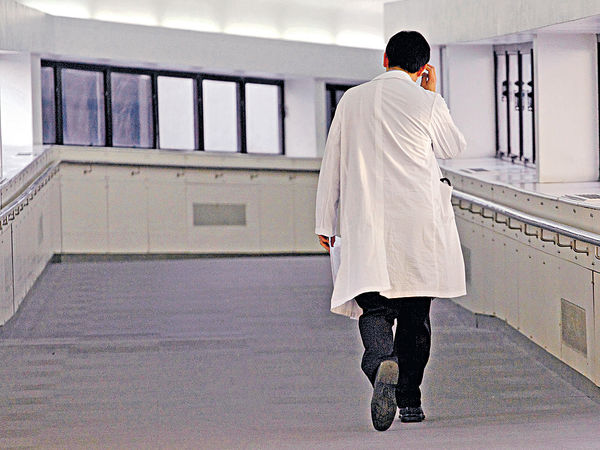 應付人手需要 港大中大醫學院擬增30新生名額