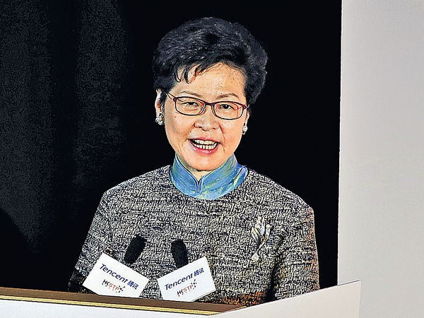 上任近一年 感輕鬆享受 林鄭︰度月如日
