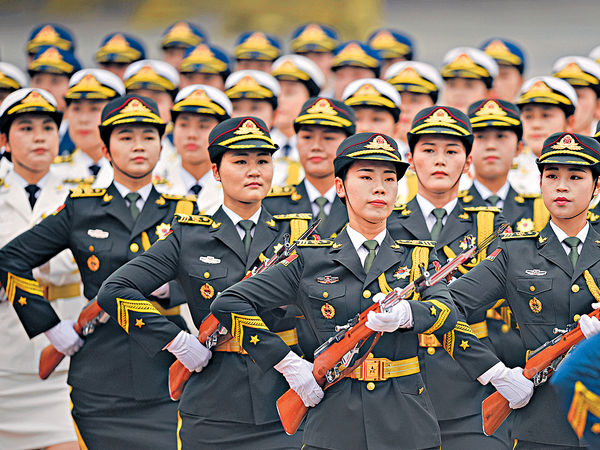 三軍儀隊女兵方陣亮相 平均身高176cm