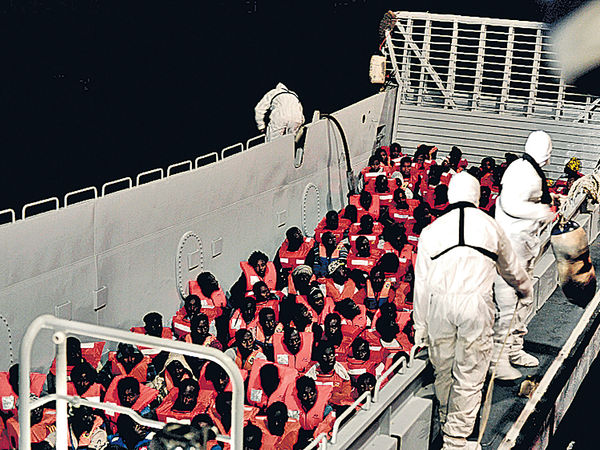 西班牙接收629人難民船