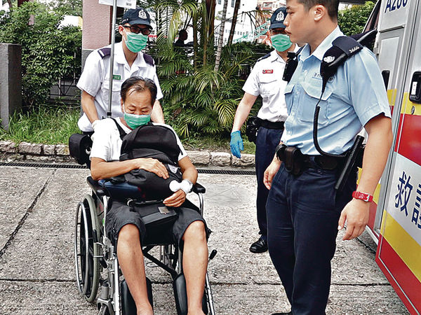 港鐵內碰撞釀爭執 64歲男遭咬甩拇指