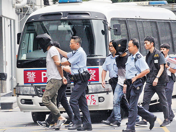 截逆綫行駛運毒車 警方拘兩男