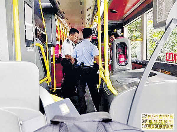 鎅爛座位 扑擋風玻璃 九巴破壞王未收手