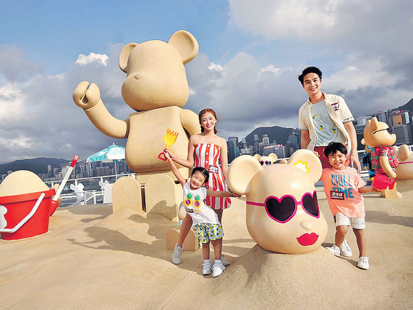 4米高BE@RBRICK 登陸海港城曬太陽