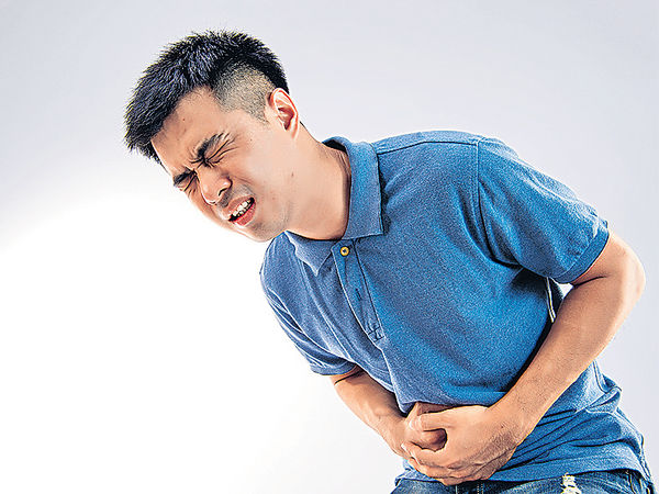 上腹兼背痛 小心生膽石