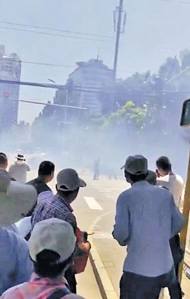 內蒙男點疑似爆竹失敗傷手 北京美大使館外爆炸