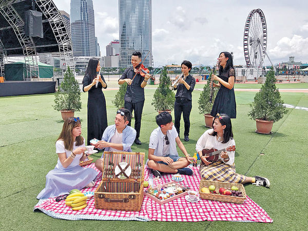 中環海濱野餐交響樂 吸引5000人參加