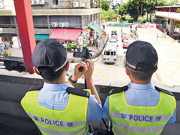 手提攝錄機捉違例司機 為期半年今展開