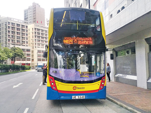 城巴椅底驚見扣針 車長報警