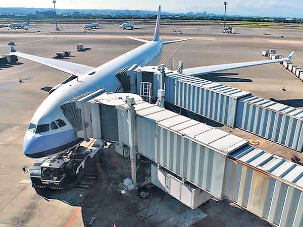 航企改稱「中國台灣」 台擬禁靠登機橋報復