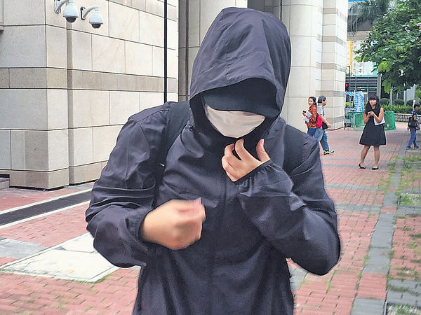 補習老師涉襲學生 膠棒打頭腳踏胸