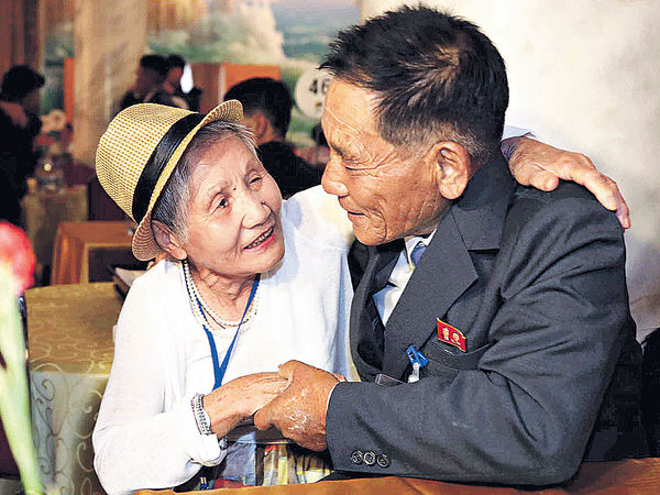 兩韓家庭團聚 「慶幸有生之年相見」