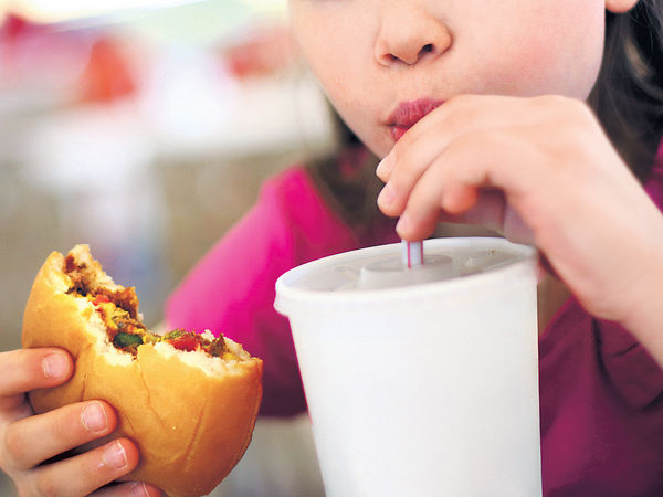美國加州擬立法 禁餐廳向兒童供應汽水
