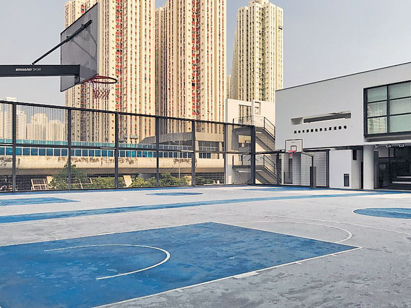 綠色校園何壽南小學 籃球場設於1樓